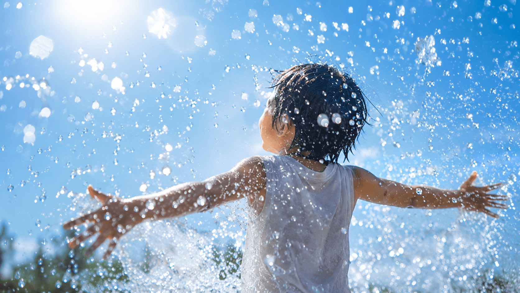 アクアトピア 終了 夏のびしょ濡れバージョンで水しぶきを浴びるイメージ