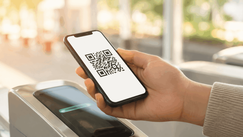 スマホでチケットQRコードを表示するイメージ