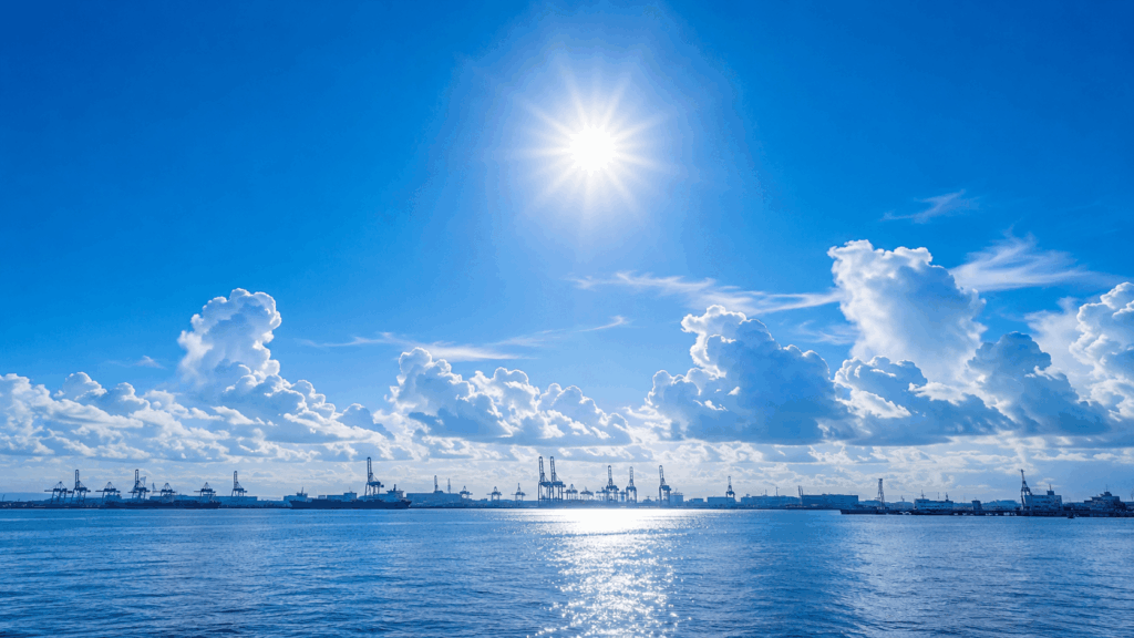 大阪ベイエリアの夏空(遠景・抽象風景)