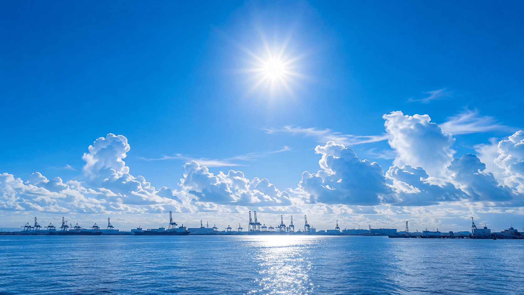 大阪ベイエリアの夏空(遠景・抽象風景)