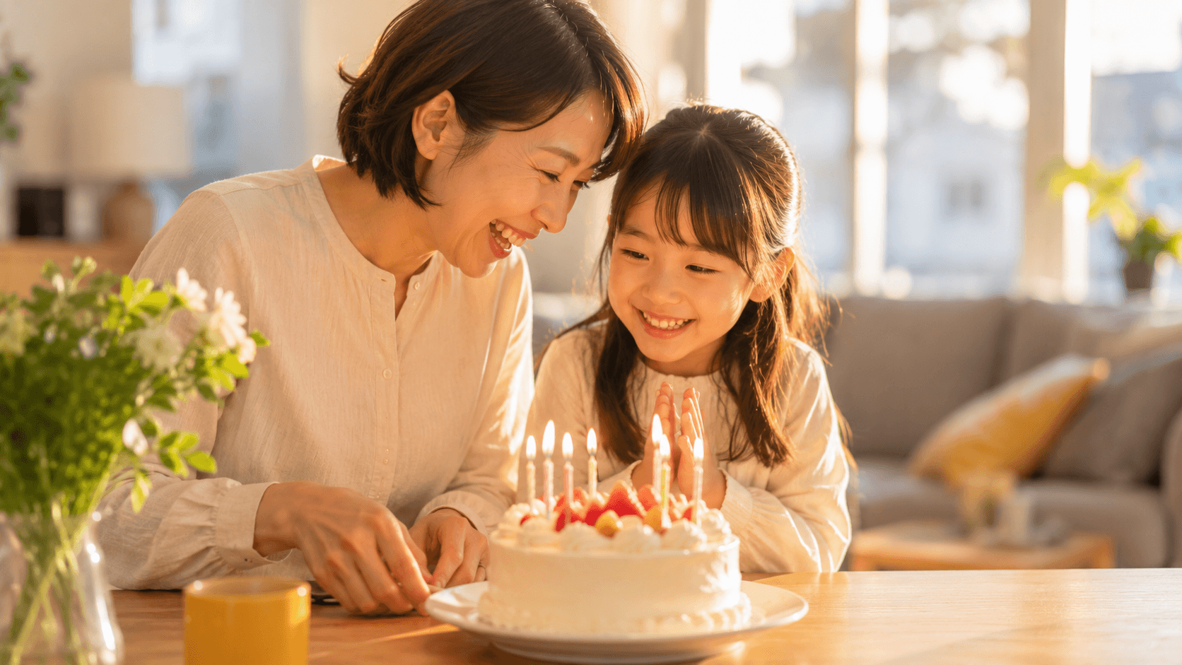 誕生日を祝って笑顔で過ごす親子のイメージ