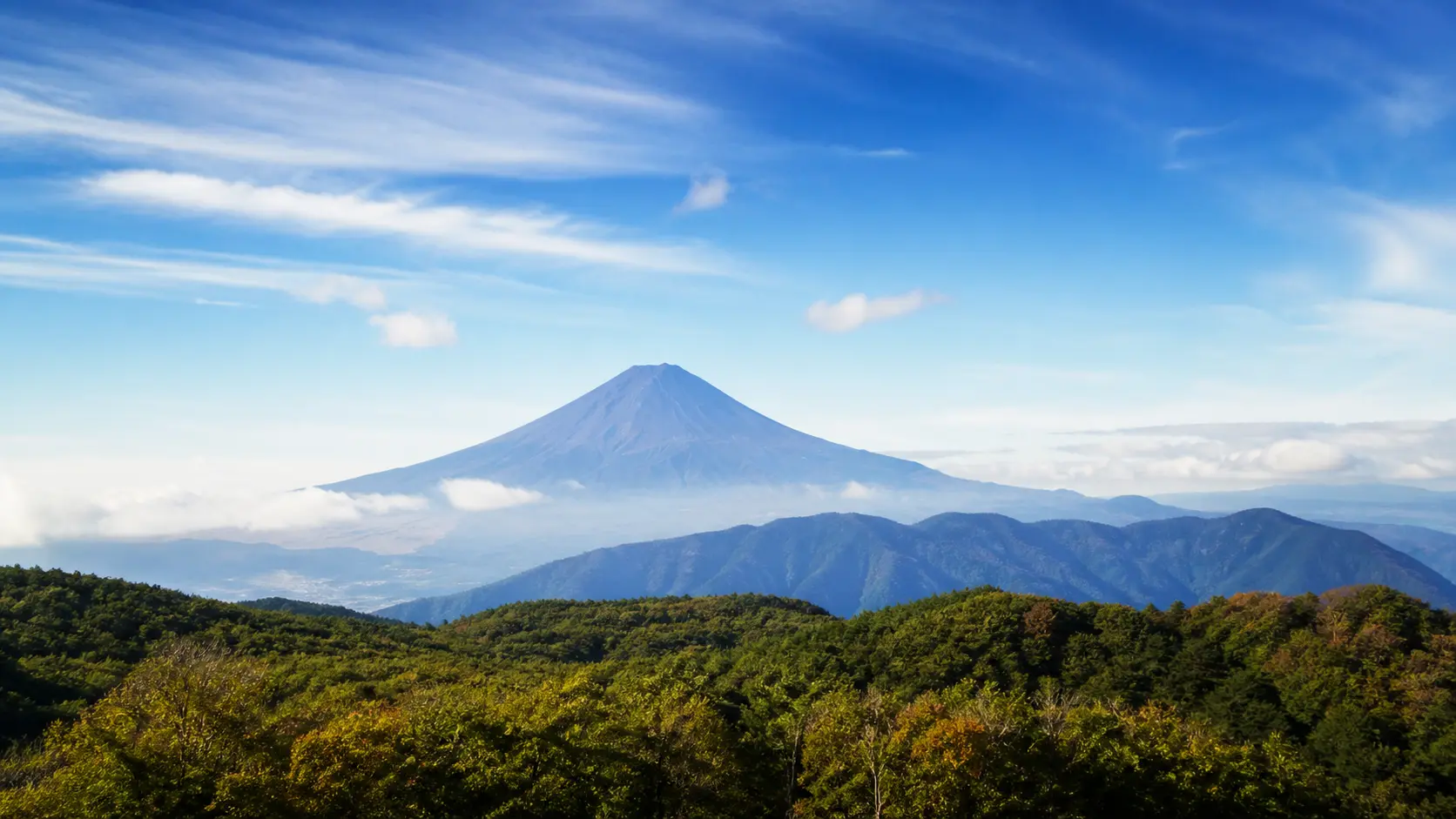 富士山を背景にした空と青い風景の抽象イメージ